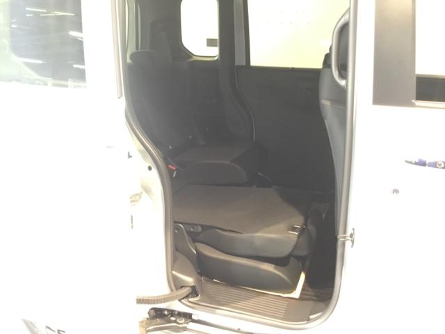 Ｎ－ＢＯＸカスタム ベースグレード　試乗車　メモリーナビ　ドラレコ　ＥＴＣ　リアカメラ　ＵＳＢ接続　ＣＭＢＳ　Ｄレコ　禁煙　ベンチシート　オートエアコン　スマートキ　ＬＥＤ　盗難防止装置　クルコン　バックカメラ　フルセグＴＶ　エアバッグ（13枚目）