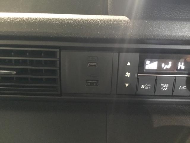 Ｎ－ＢＯＸカスタム ベースグレード　試乗車　メモリーナビ　ドラレコ　ＥＴＣ　リアカメラ　ＵＳＢ接続　ＣＭＢＳ　Ｄレコ　禁煙　ベンチシート　オートエアコン　スマートキ　ＬＥＤ　盗難防止装置　クルコン　バックカメラ　フルセグＴＶ　エアバッグ（27枚目）