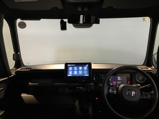N-BOXカスタム ベースグレード 試乗車 メモリーナビ ドラレコ ETC Pソナー ナビテレビ レーダーブレーキサポート 地デジ対応 サイドエアバック 禁煙 Sヒータ スマートキー&プッシュスタート 横滑り防止 USB 盗難防止(2枚目)