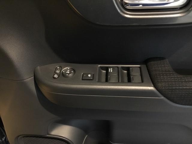 �y�p���[�E�B���h�E�X�C�b�`�z�����^�b�`�ŁA�p���[�E�C���h�E��h�A�~���[�𑀍�ł��܂��B