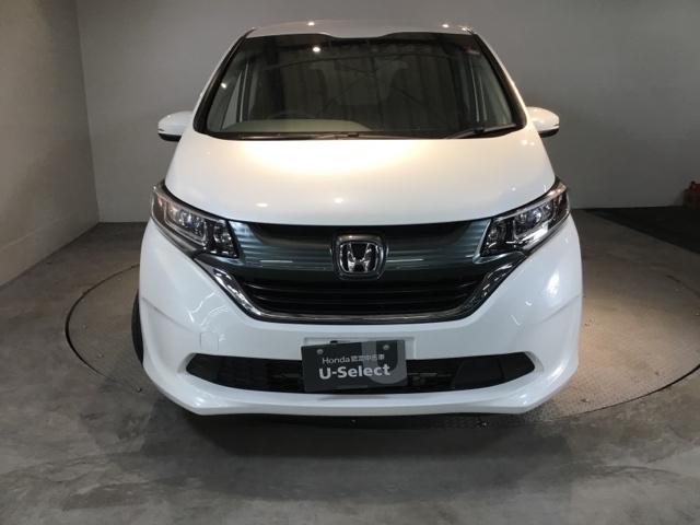 フリード Ｇ・ホンダセンシング　ディスプレイオーディオ　ＣＤ　ＥＴＣ　リアカメラ　スマートキーＰスタート　ＵＳＢ入力　盗難防止システム　横滑防止装置　ＬＥＤランプ　クルコン　パワーウインド　ウォークスルー　エアバック　三列シート（6枚目）