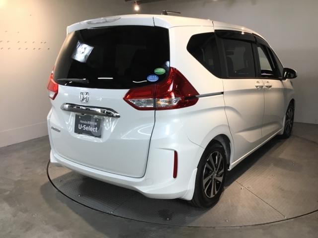 フリード Ｇ・ホンダセンシング　ディスプレイオーディオ　ＣＤ　ＥＴＣ　リアカメラ　スマートキーＰスタート　ＵＳＢ入力　盗難防止システム　横滑防止装置　ＬＥＤランプ　クルコン　パワーウインド　ウォークスルー　エアバック　三列シート（8枚目）