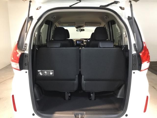 フリード Ｇ・ホンダセンシング　ディスプレイオーディオ　ＣＤ　ＥＴＣ　リアカメラ　スマートキーＰスタート　ＵＳＢ入力　盗難防止システム　横滑防止装置　ＬＥＤランプ　クルコン　パワーウインド　ウォークスルー　エアバック　三列シート（10枚目）