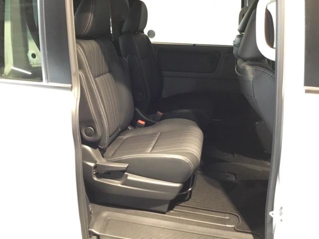 フリード Ｇ・ホンダセンシング　ディスプレイオーディオ　ＣＤ　ＥＴＣ　リアカメラ　スマートキーＰスタート　ＵＳＢ入力　盗難防止システム　横滑防止装置　ＬＥＤランプ　クルコン　パワーウインド　ウォークスルー　エアバック　三列シート（12枚目）