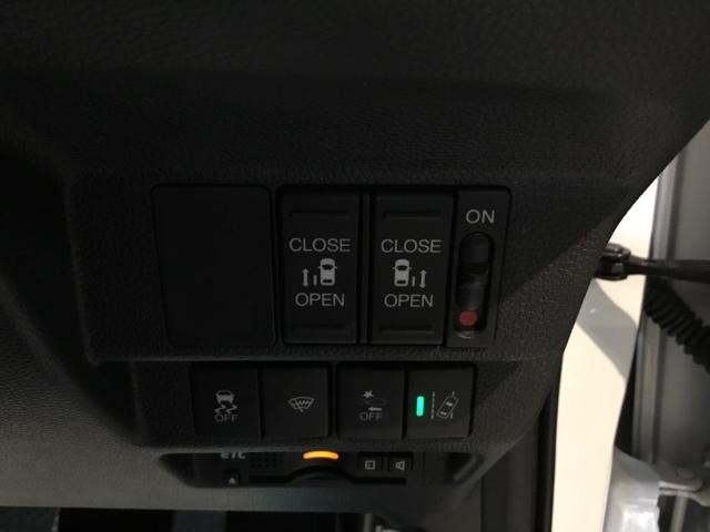 フリード Ｇ・ホンダセンシング　ディスプレイオーディオ　ＣＤ　ＥＴＣ　リアカメラ　スマートキーＰスタート　ＵＳＢ入力　盗難防止システム　横滑防止装置　ＬＥＤランプ　クルコン　パワーウインド　ウォークスルー　エアバック　三列シート（25枚目）