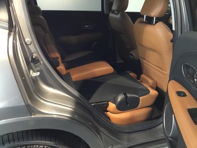 ヴェゼル ハイブリッドZ・ホンダセンシング メモリーナビ フルセグ リアカメラ ETC 助手席エアバック 軽減ブレーキ AUTOエアコン Aクルーズ 盗難防止 Wエアコン スマートキ シートH パワステ キーフリーシステム ESC ナビ&TV(13枚目)