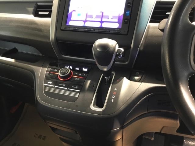 フリード Ｇ　メモリーナビ　リアカメラ　ＥＴＣ　ＤＶＤ再生機能　セキュリティアラーム　片側電動両側スライドドア　スマートキーシステム　運転席エアバッグ　ＡＣ　パワーウインド　横滑り防止　ＬＥＤライト　フルセグ（22枚目）