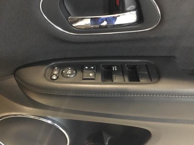 ヴェゼル ハイブリッドＸ・ホンダセンシング　メモリーナビ　ＥＴＣ　リアカメラ　地デジＴＶ　アクティブクルーズコントロール　サイドカーテンエアバック　スマートキープッシュスタート　ＬＥＤヘッドライト　横滑り防止機能　ＤＶＤ再生　ナビＴＶ　ＡＢＳ付（18枚目）