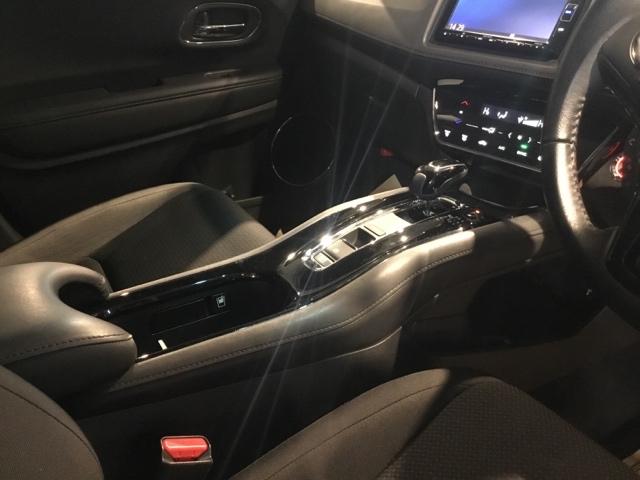 ヴェゼル ハイブリッドＸ・ホンダセンシング　メモリーナビ　ＥＴＣ　リアカメラ　地デジＴＶ　アクティブクルーズコントロール　サイドカーテンエアバック　スマートキープッシュスタート　ＬＥＤヘッドライト　横滑り防止機能　ＤＶＤ再生　ナビＴＶ　ＡＢＳ付（19枚目）