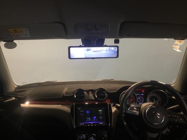 �t�����g�K���X���傫���A���C�h�Ȏ��E�ŉ^�]�����₷���Ȃ�悤�ɐݒ肳��Ă��܂��B