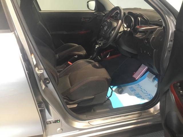 �g�̂��ݍ��ޗl�Ȍ`��ŁA�z�[���h���̂���t�����g�V�[�g�B��������x���Ă����̂ŁA�����Ԃ̉^�]���T�|�[�g���Ă���܂��B������񑫌����������Ƃ��Ă��܂��̂ŁA�����났���������܂��B