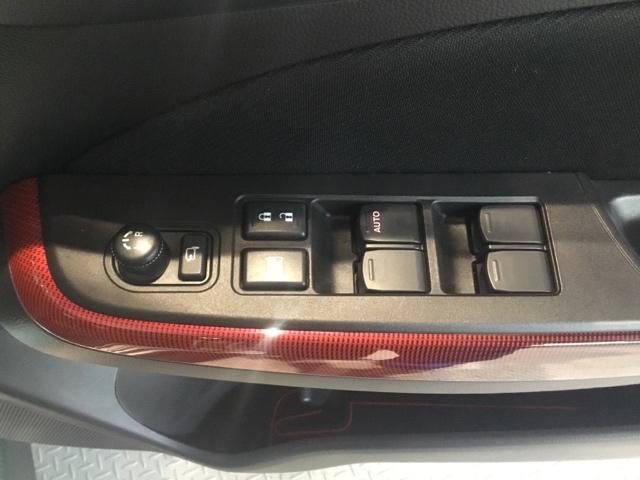 �y�p���[�E�B���h�E�X�C�b�`�z�����^�b�`�ŁA�p���[�E�C���h�E��h�A�~���[�𑀍�ł��܂��B