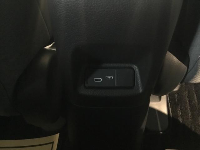 フィット ｅ：ＨＥＶＲＳ　リアカメラ　アルミホイール　ＥＴＣ　オートクルーズ　ナビＴＶ　横滑り防止機能　カーテンエアバック　盗難防止システム　ＵＳＢポート　ＤＶＤ再生　エアバック　オートエアコン　スマートキ　パワーステアリング（16枚目）