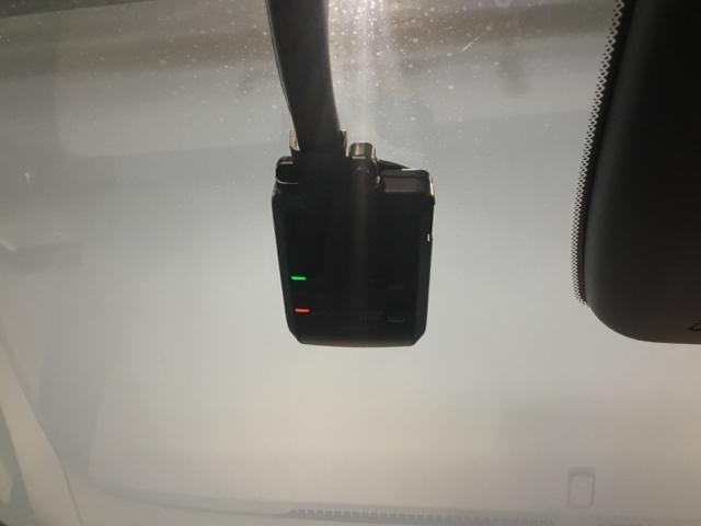 フィット ｅ：ＨＥＶＲＳ　リアカメラ　アルミホイール　ＥＴＣ　オートクルーズ　ナビＴＶ　横滑り防止機能　カーテンエアバック　盗難防止システム　ＵＳＢポート　ＤＶＤ再生　エアバック　オートエアコン　スマートキ　パワーステアリング（21枚目）