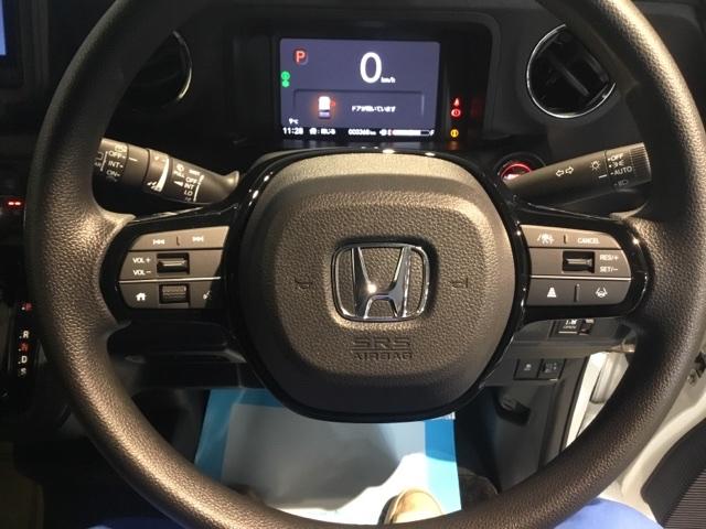 Ｎ－ＢＯＸカスタム ベースグレード　試乗車　メモリーナビ　ドラレコ　ＥＴＣ　Ｐソナー　ナビテレビ　レーダーブレーキサポート　地デジ対応　サイドエアバック　Ｓヒータ　スマートキー＆プッシュスタート　横滑り防止　ＵＳＢ　盗難防止　エアバック（3枚目）