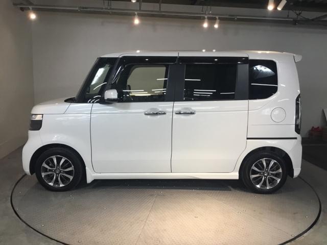Ｎ－ＢＯＸカスタム ベースグレード　試乗車　メモリーナビ　ドラレコ　ＥＴＣ　Ｐソナー　ナビテレビ　レーダーブレーキサポート　地デジ対応　サイドエアバック　Ｓヒータ　スマートキー＆プッシュスタート　横滑り防止　ＵＳＢ　盗難防止　エアバック（7枚目）