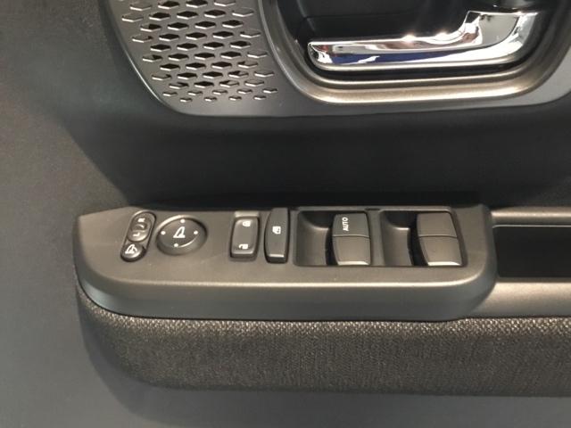 Ｎ－ＢＯＸカスタム ベースグレード　試乗車　メモリーナビ　ドラレコ　ＥＴＣ　Ｐソナー　ナビテレビ　レーダーブレーキサポート　地デジ対応　サイドエアバック　Ｓヒータ　スマートキー＆プッシュスタート　横滑り防止　ＵＳＢ　盗難防止　エアバック（19枚目）