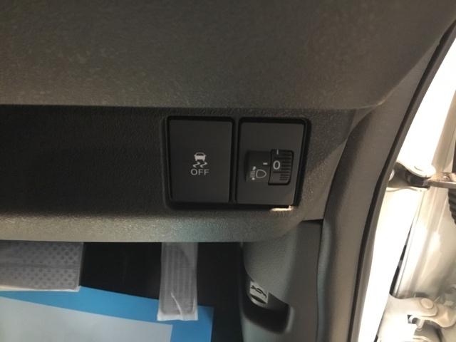 Ｎ－ＢＯＸカスタム ベースグレード　試乗車　メモリーナビ　ドラレコ　ＥＴＣ　Ｐソナー　ナビテレビ　レーダーブレーキサポート　地デジ対応　サイドエアバック　Ｓヒータ　スマートキー＆プッシュスタート　横滑り防止　ＵＳＢ　盗難防止　エアバック（32枚目）