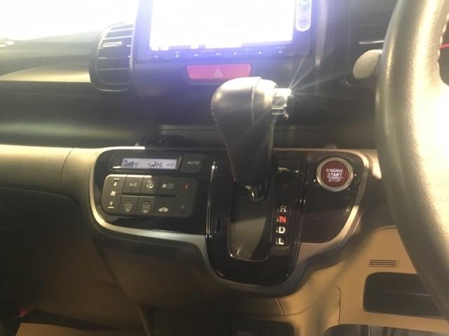 Ｎ－ＢＯＸカスタム ２トーンカラースタイルＧ・Ｌパッケージ　メモリーナビ　ＤＶＤ　ＣＤ　リアカメラ　キーフリー　イモビライザー　ワンセグ　ナビ＆ＴＶ　パワーステアリング　Ｗエアバック　横滑り防止　オートエアコン　ＡＢＳ　両側スライド片側電動ドア　ベンチシート（24枚目）