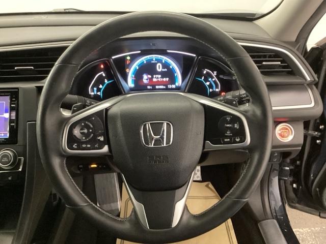 ��ɂȂ��ފ��o�̃X�e�A�����O�ł��B�����S�n�A�f�U�C�����A���쐫�ɂ���������A�C�e���ł��B