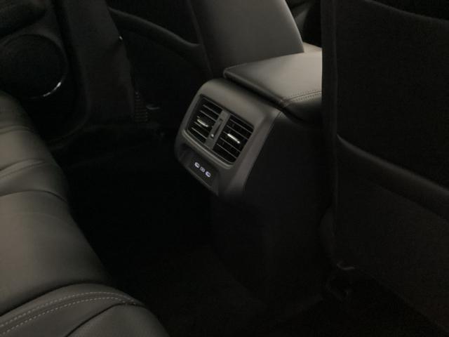 ��ȗp�ɂQ�̕������ƂQ�̂t�r�a�`���[�W���[�ŉ��K�ɉ߂����܂��B