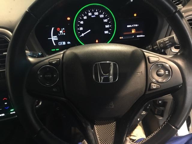 ヴェゼル ハイブリッドＺ・ホンダセンシング　リアカメラ　メモリーナビ　ＥＴＣ　両席エアバック　追突被害軽減ブレーキ　ＬＥＤヘットライト　スマートキープッシュスタート　整備記録簿　ＡＡＣ　盗難防止装置　キーフリー　ＡＢＳ　ナビ＆ＴＶ　ＶＳＡ（3枚目）