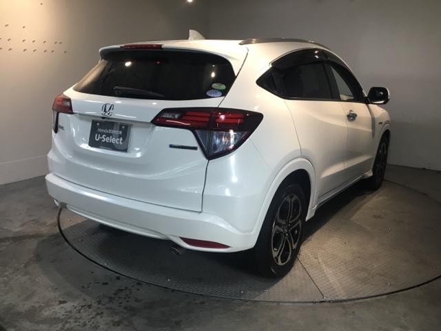 ヴェゼル ハイブリッドＺ・ホンダセンシング　リアカメラ　メモリーナビ　ＥＴＣ　両席エアバック　追突被害軽減ブレーキ　ＬＥＤヘットライト　スマートキープッシュスタート　整備記録簿　ＡＡＣ　盗難防止装置　キーフリー　ＡＢＳ　ナビ＆ＴＶ　ＶＳＡ（8枚目）