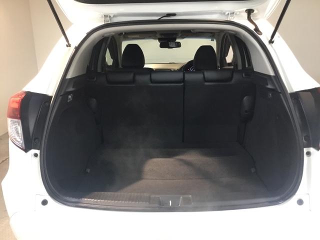 ヴェゼル ハイブリッドＺ・ホンダセンシング　リアカメラ　メモリーナビ　ＥＴＣ　両席エアバック　追突被害軽減ブレーキ　ＬＥＤヘットライト　スマートキープッシュスタート　整備記録簿　ＡＡＣ　盗難防止装置　キーフリー　ＡＢＳ　ナビ＆ＴＶ　ＶＳＡ（10枚目）