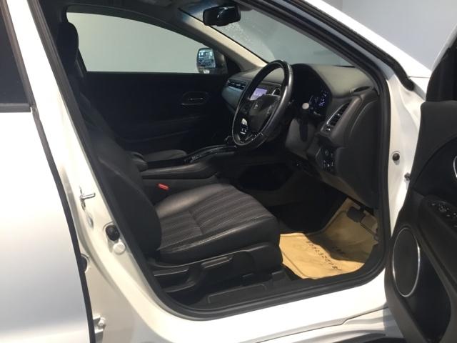 ヴェゼル ハイブリッドＺ・ホンダセンシング　リアカメラ　メモリーナビ　ＥＴＣ　両席エアバック　追突被害軽減ブレーキ　ＬＥＤヘットライト　スマートキープッシュスタート　整備記録簿　ＡＡＣ　盗難防止装置　キーフリー　ＡＢＳ　ナビ＆ＴＶ　ＶＳＡ（16枚目）