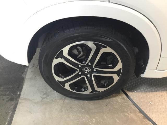 ヴェゼル ハイブリッドＺ・ホンダセンシング　リアカメラ　メモリーナビ　ＥＴＣ　両席エアバック　追突被害軽減ブレーキ　ＬＥＤヘットライト　スマートキープッシュスタート　整備記録簿　ＡＡＣ　盗難防止装置　キーフリー　ＡＢＳ　ナビ＆ＴＶ　ＶＳＡ（31枚目）