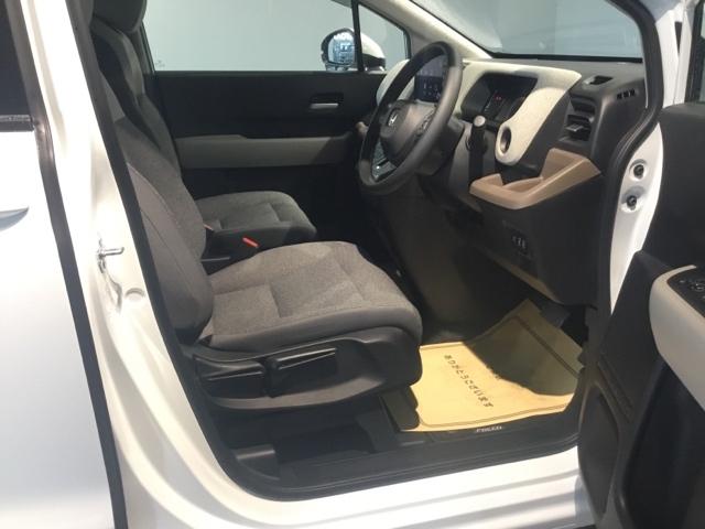 フリード エアー　両側電動スライドドア　ＥＴＣ　リアカメラ　スマ－トキ－　左右電動スライドドア　パワーウィンドウ　エアバック　サイドカーテンエアバック　クルコン　横滑り防止　フルオートエアコン　キーレス　リヤカメラ（16枚目）