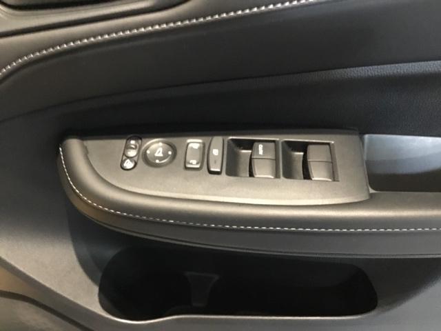 �d���i�[�������R���h�A�~���[�ƁA�p���[�E�B���h�E�X�C�b�`���͉^�]�ȃh�A�ɂ���܂��B