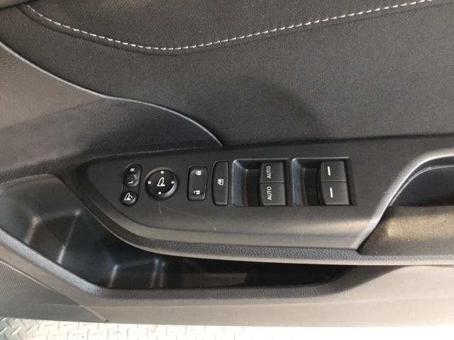 �d���i�[�������R���h�A�~���[�ƁA�p���[�E�B���h�E�X�C�b�`���͉^�]�ȃh�A�ɂ���܂��B