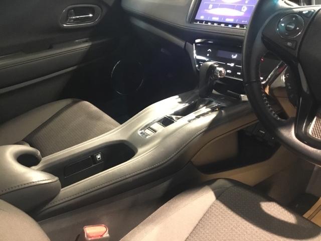 ヴェゼル Ｘ・ホンダセンシング　メモリーナビ　リアカメラ　ＥＴＣ　地デジチューナー　ＵＳＢポート　ＬＥＤヘッド　Ｗエアバッグ　リヤカメ　オートエアコン　パワステ　整備記録簿　アクティブクルーズコントロール　盗難防止　ナビＴＶ　Ｄレコ（19枚目）