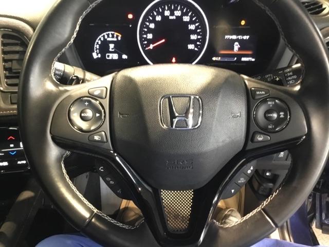 ヴェゼル ＲＳ・ホンダセンシング　ディスプレイオーディオ　ＣＤ　ＥＴＣ　誤発進抑制機能　イモビ　スマキー　サイドＳＲＳ　Ｗエアバッグ　オートクルーズコントロール　シートヒータ　ＬＥＤライト　パワーウインドウ　横滑り防止機能　キーレス（3枚目）