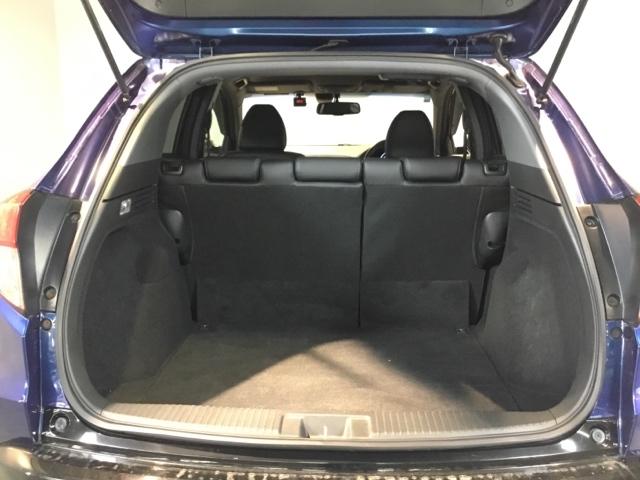 ヴェゼル ＲＳ・ホンダセンシング　ディスプレイオーディオ　ＣＤ　ＥＴＣ　誤発進抑制機能　イモビ　スマキー　サイドＳＲＳ　Ｗエアバッグ　オートクルーズコントロール　シートヒータ　ＬＥＤライト　パワーウインドウ　横滑り防止機能　キーレス（10枚目）