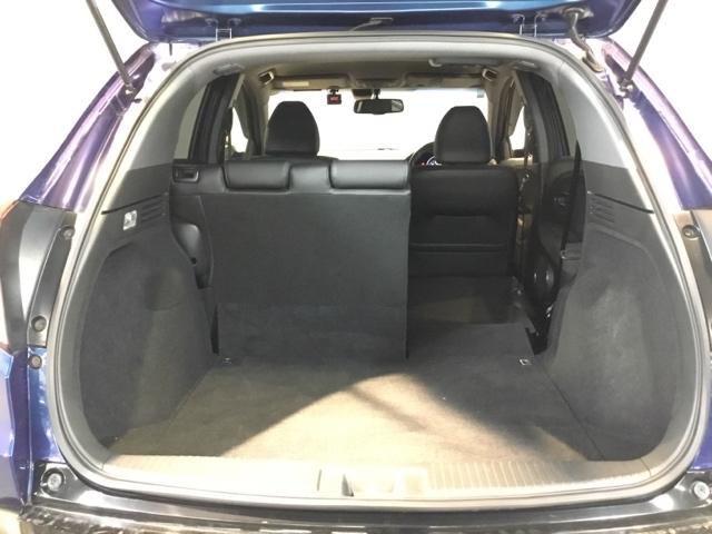 ヴェゼル ＲＳ・ホンダセンシング　ディスプレイオーディオ　ＣＤ　ＥＴＣ　誤発進抑制機能　イモビ　スマキー　サイドＳＲＳ　Ｗエアバッグ　オートクルーズコントロール　シートヒータ　ＬＥＤライト　パワーウインドウ　横滑り防止機能　キーレス（11枚目）