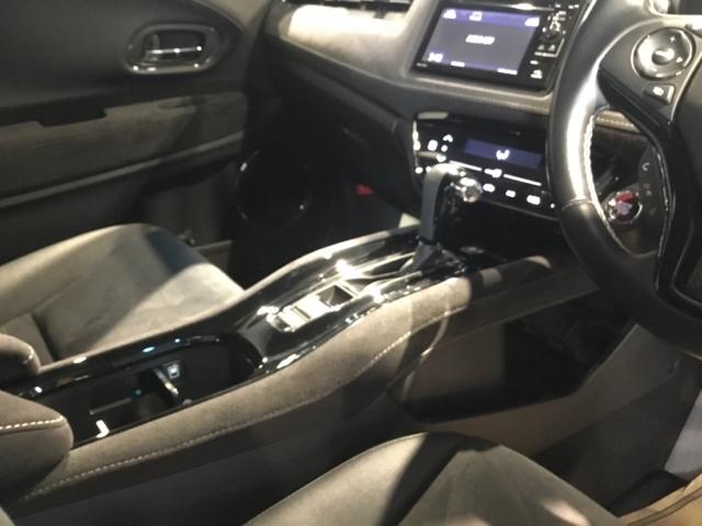ヴェゼル ＲＳ・ホンダセンシング　ディスプレイオーディオ　ＣＤ　ＥＴＣ　誤発進抑制機能　イモビ　スマキー　サイドＳＲＳ　Ｗエアバッグ　オートクルーズコントロール　シートヒータ　ＬＥＤライト　パワーウインドウ　横滑り防止機能　キーレス（19枚目）