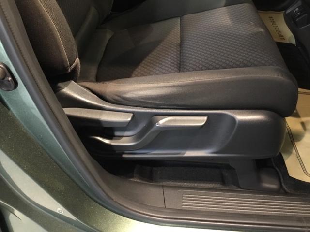 �蓮�̃��o�[���g���āA�V�[�g�̍�����w������̊p�x��ς��邱�Ƃ��ł��܂��B