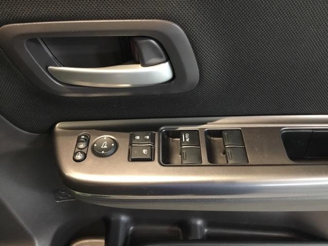 �d���i�[�������R���h�A�~���[�ƁA�p���[�E�B���h�E�X�C�b�`���͉^�]�ȃh�A�ɂ���܂��B