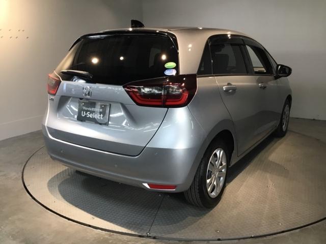 フィット ホーム　メモリーナビ　フルセグ　リアカメラ　ＥＴＣ　衝突軽減Ｂ　前後ソナー　横滑り防止装置　ＤＶＤ再生可　記録簿　ドラレコ　ＵＳＢ　クルーズコントロール　オートエアコン　ＬＥＤヘッドライト　盗難防止装置（8枚目）