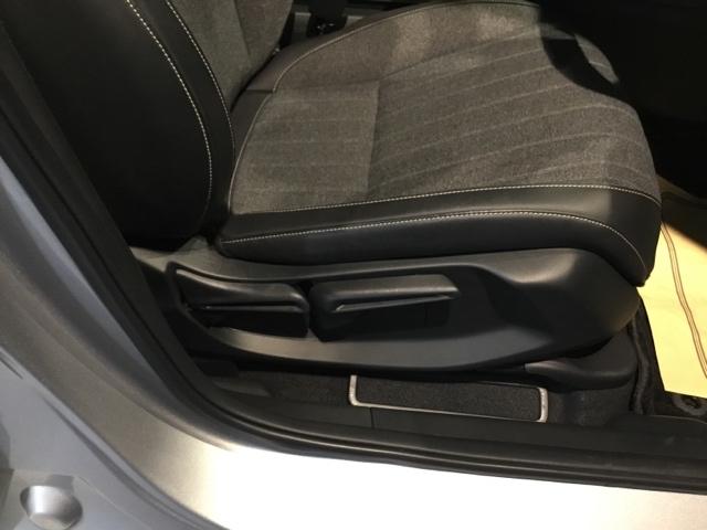 フィット ホーム　メモリーナビ　フルセグ　リアカメラ　ＥＴＣ　衝突軽減Ｂ　前後ソナー　横滑り防止装置　ＤＶＤ再生可　記録簿　ドラレコ　ＵＳＢ　クルーズコントロール　オートエアコン　ＬＥＤヘッドライト　盗難防止装置（17枚目）