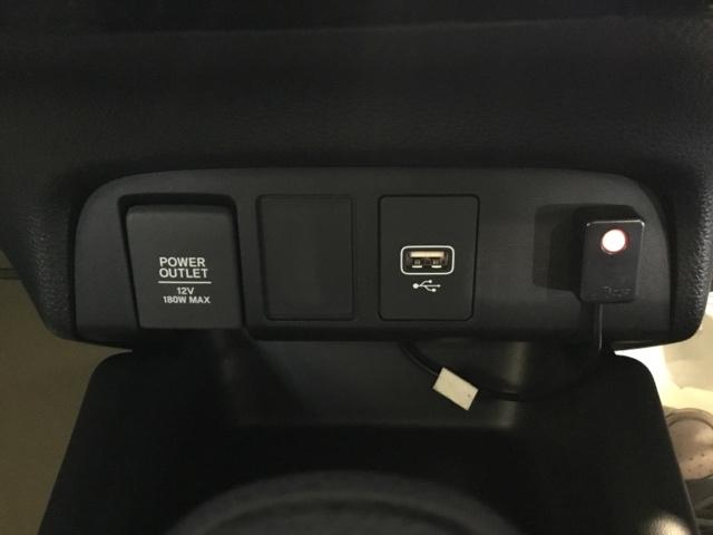 フィット ホーム　メモリーナビ　フルセグ　リアカメラ　ＥＴＣ　衝突軽減Ｂ　前後ソナー　横滑り防止装置　ＤＶＤ再生可　記録簿　ドラレコ　ＵＳＢ　クルーズコントロール　オートエアコン　ＬＥＤヘッドライト　盗難防止装置（24枚目）