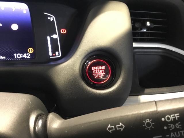 フィット ホーム　メモリーナビ　フルセグ　リアカメラ　ＥＴＣ　衝突軽減Ｂ　前後ソナー　横滑り防止装置　ＤＶＤ再生可　記録簿　ドラレコ　ＵＳＢ　クルーズコントロール　オートエアコン　ＬＥＤヘッドライト　盗難防止装置（25枚目）