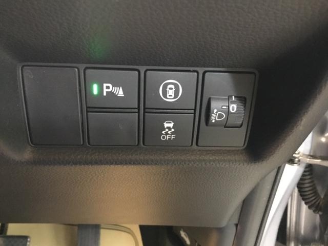 フィット ホーム　メモリーナビ　フルセグ　リアカメラ　ＥＴＣ　衝突軽減Ｂ　前後ソナー　横滑り防止装置　ＤＶＤ再生可　記録簿　ドラレコ　ＵＳＢ　クルーズコントロール　オートエアコン　ＬＥＤヘッドライト　盗難防止装置（26枚目）