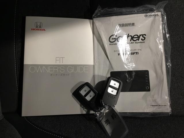 フィット ホーム　メモリーナビ　フルセグ　リアカメラ　ＥＴＣ　衝突軽減Ｂ　前後ソナー　横滑り防止装置　ＤＶＤ再生可　記録簿　ドラレコ　ＵＳＢ　クルーズコントロール　オートエアコン　ＬＥＤヘッドライト　盗難防止装置（28枚目）