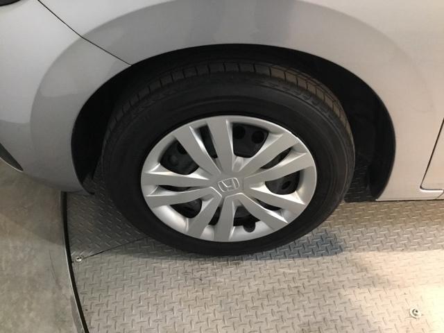 フィット ホーム　メモリーナビ　フルセグ　リアカメラ　ＥＴＣ　衝突軽減Ｂ　前後ソナー　横滑り防止装置　ＤＶＤ再生可　記録簿　ドラレコ　ＵＳＢ　クルーズコントロール　オートエアコン　ＬＥＤヘッドライト　盗難防止装置（32枚目）