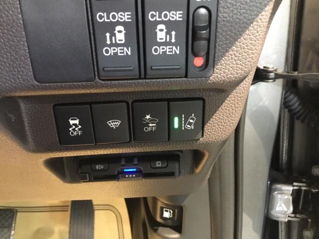 フリードハイブリッド ハイブリッド・G シートヒーター 両側電動スライドドア レーダーブレーキサポート 地デジフルセグ イモビ 両側オートスライドドア キーレス ESC 三列シート ETC付き クルーズコントロール パワーウインドウ 記録簿(29枚目)