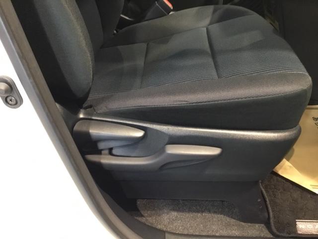 �蓮�̃��o�[���g���āA�V�[�g�̍�����w������̊p�x��ς��邱�Ƃ��ł��܂��B