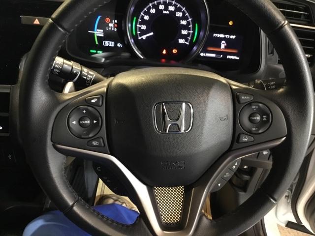 フィットハイブリッド Sホンダセンシング メモリーナビ フルセグ ETC USBポート サイドSRS パワステ 整備記録簿 パワーウインドウ ナビTV アクティブクルーズコントロール AAC スマ-トキ- 盗難防止装置 エアバッグ ABS(3枚目)